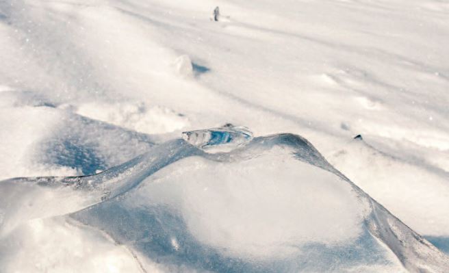 Ghiacci sul lago Bajkal, nell'Oblast’ di Irkutsk in Siberia, Russia. Foto di Ekaterina Sazonova.