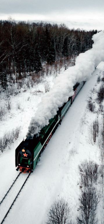 La famosa locomotiva P36, treno storico, a Ivanovo Oblast. Immagine di Alexandr Bormotin, fotografo e viaggiatore dalla Russia.