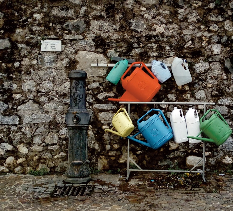 Cascafico, foto della fontana presso il Cimitero di San Pietro al Natisone