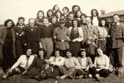 Squadra femminile della TODT.