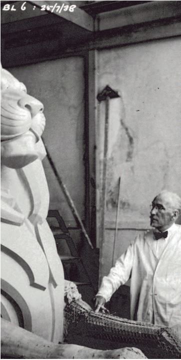 Carlo Marega nel suo studio (1938)